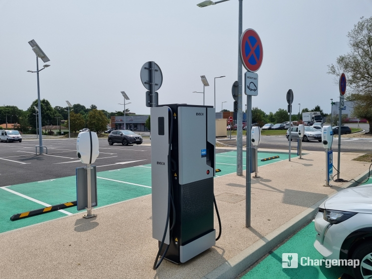 新能源時代電動汽車充電樁的關鍵角色