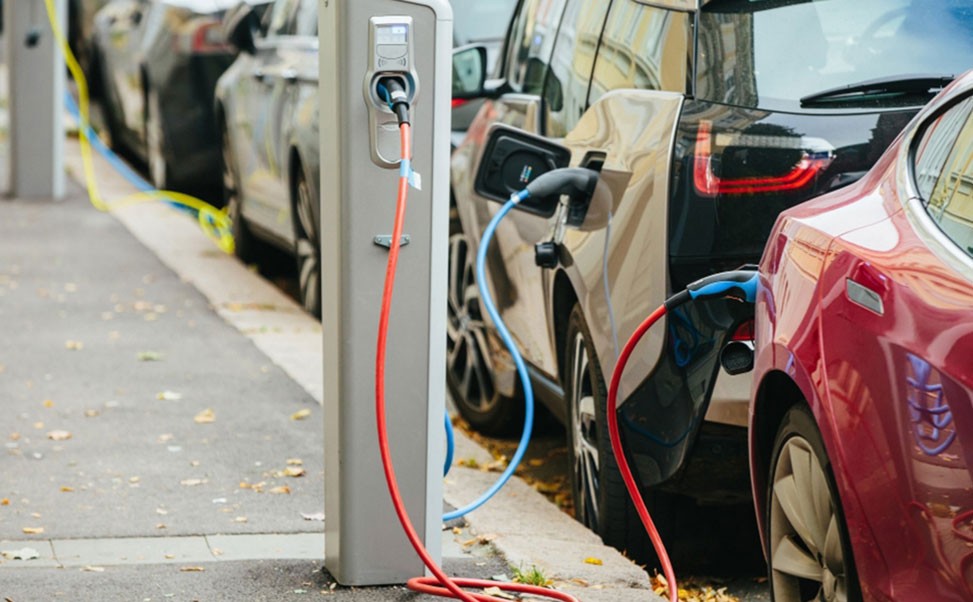 汽車充電樁技術(shù)創(chuàng)新與行業(yè)發(fā)展趨勢(shì)