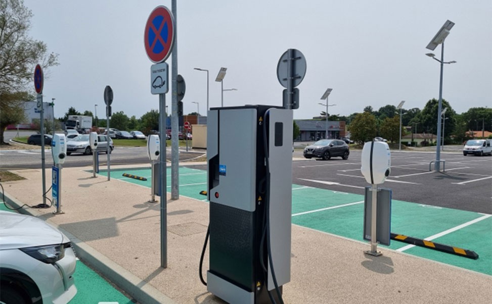 新能源充電樁：綠色出行的助推器與市場(chǎng)新機(jī)遇